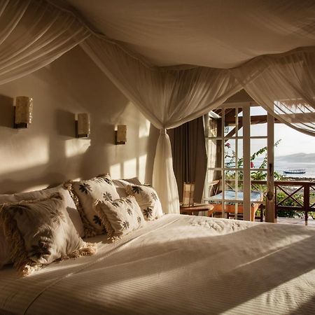 Serenity Luxurious Beachfront Villa & Spa With Private Infinity Pool, 8 Guests 吉利阿尔 外观 照片